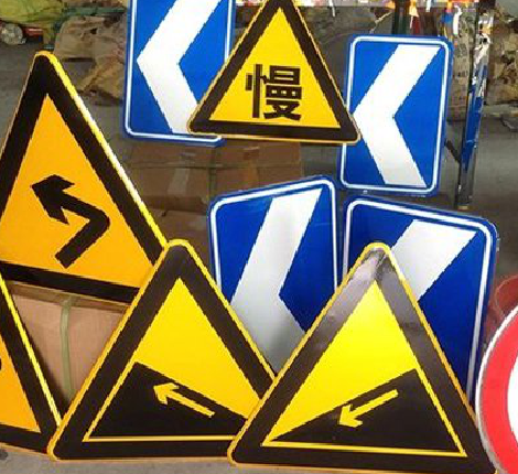 洪江标识标牌中颜色的确定是很重要的。